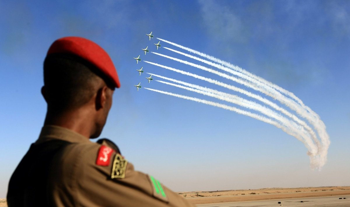 Saudo Arabijos naikintuvai dalyvauja oro pasirodyme