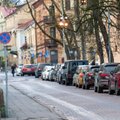 Siūlo uždrausti NT pardavėjams prekiauti automobilių parkavimo vietomis: perki butą – gauni vietą automobiliui