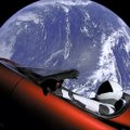 Ar įmanoma iš Žemės pamatyti kosmose skriejantį „Tesla“ automobilį ir Starmaną?
