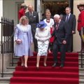 Kanados gubernatorius pažeidė karališkąjį protokolą – palietė Didžiosios Britanijos karalienės ranką