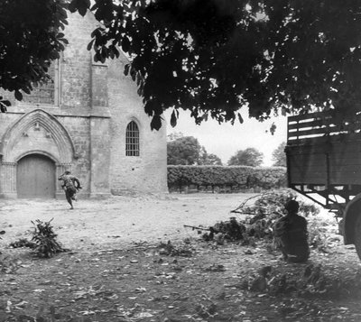 Sent Mer Eglizo bažnyčios rajone verdantys gatvių mūšiai. 1944 m. liepa
