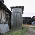 Kraupus radinys Varėnoje: lauko tualeto srutų duobėje aptiktas negyvas vyras