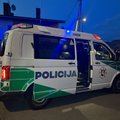 Jonavos rajone automobilis partrenkė policijos pareigūnę, vairuotojas ieškomas
