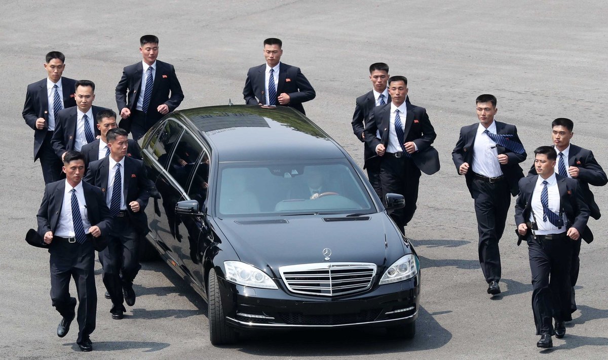 Kim Jong Uno „Mercedes-Benz“ limuzinas
