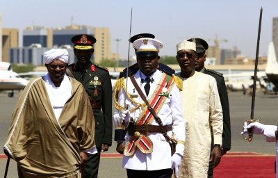 Sudano lyderis Omaras al-Bashiras (kairėje)