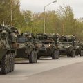 Vairuotojai perspėjami būti budriais: Lietuvos sieną kirto JAV kariuomenės karinės technikos kolona
