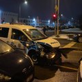 Vilniuje merginos gyvybę skubėję gelbėti policininkai pateko į avariją