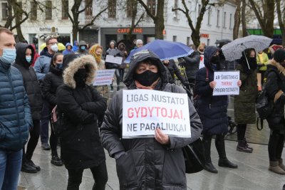 Kaune vyko protesto akcija prieš profilaktinį mokinių testavimą