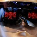 Lady Gaga pristatė fotografuoti galinčius „Polaroid” akinius nuo saulės