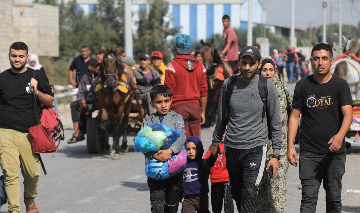 Palestinos šeimos bėga iš Gazos miesto