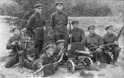 Sovietų kariai su Maximo kulkosvaidžiu. 1930-ieji. 