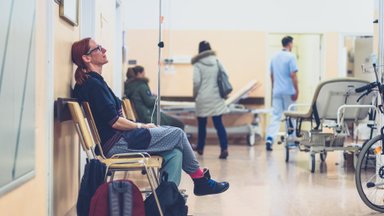 Pažangios šalies ligoninės priimamajame atsidūrusi lietuvė pasidalijo šiurpia patirtimi: turbūt net tardymo izoliatoriuje elgiamasi maloniau