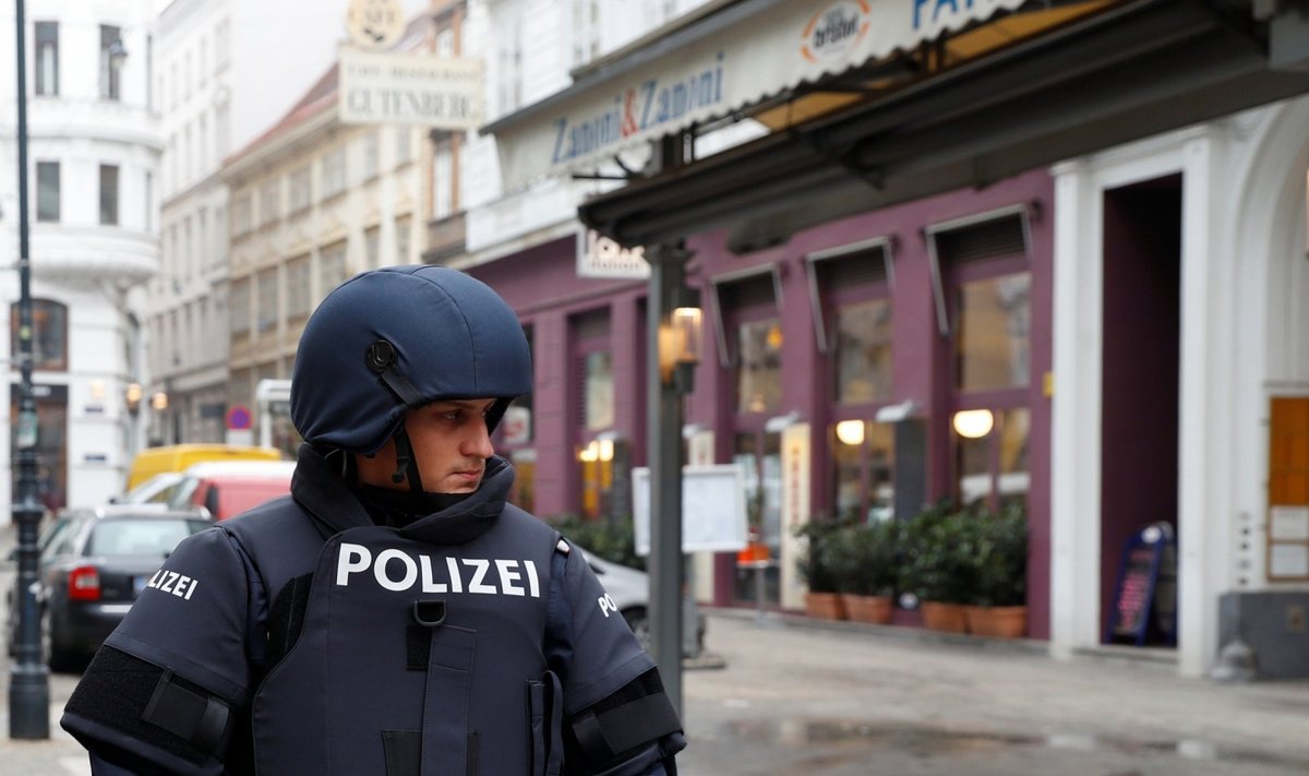 Austrijos policija Vienoje ieško šaulio