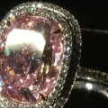 Ženevoje už rekordinę sumą parduotas rožinis deimantas