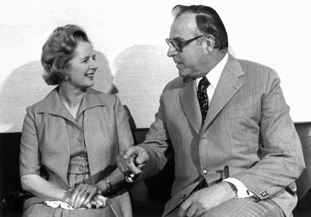 Buvusi britų premjerė  Margaret Thatcher ir buvęs Vakarų Vokietijos kancleris Helmutas Kohlis. 1975 m.