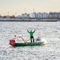 Keliautojas Aurimas Valujavičius pradėjo plaukimą per Atlanto vandenyną vienviete irkline valtimi