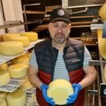 Po darbo gaisrinėje – gaminti sūrių: jų įsigyti į nedidelį miestelį atvyksta iš visos Lietuvos