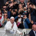 Опрос: папа римский популярнее любого мирового лидера