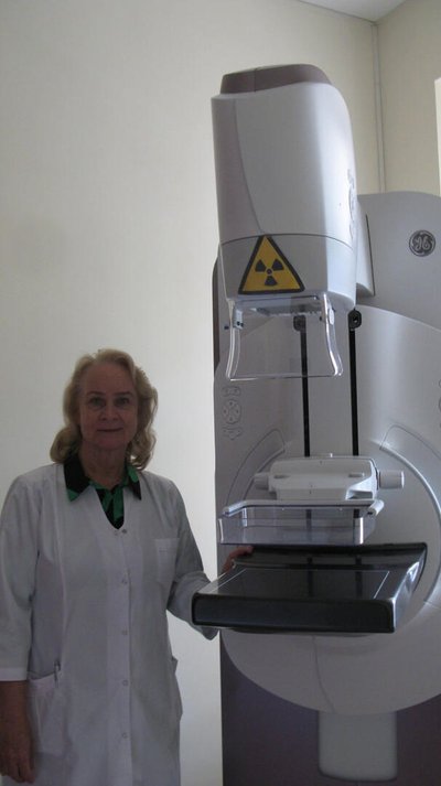 Ilona Volskienė, vidaus medicininio audito grupės vadovė, LOR gydytoja, prie šiemet įsigyto mamografo.