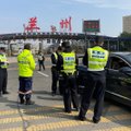 Kinijoje policija ieško septynis žmones mirtinai subadžiusio vyro