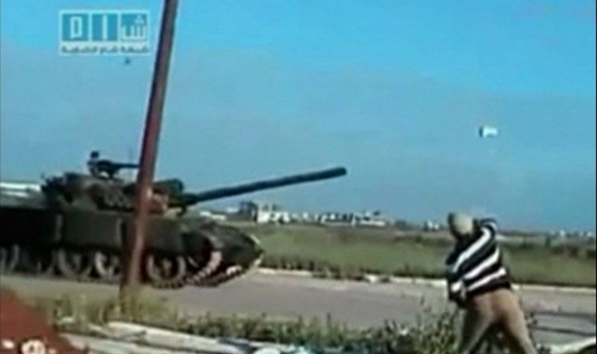 Sirijos kariuomenės tankai prie Derijos miesto