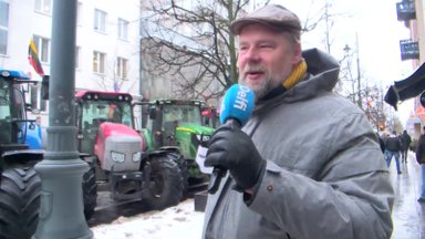 Ūkininkai įkurdino traktorius miesto centre – čia gyvens kelias dienas