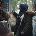 Užsipuolė „Tesco“ kalėdinę reklamą: kodėl rodomi musulmonai?