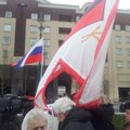 Žemės gynėjai prie Seimo mojavo Rusijos vėliava