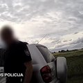 Nufilmuota, kaip girtas vairuotojas per porą valandų pareigūnams įkliūva du kartus