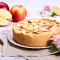 Kreminis obuolių pyragas-tinginys (paprasta ir greita)