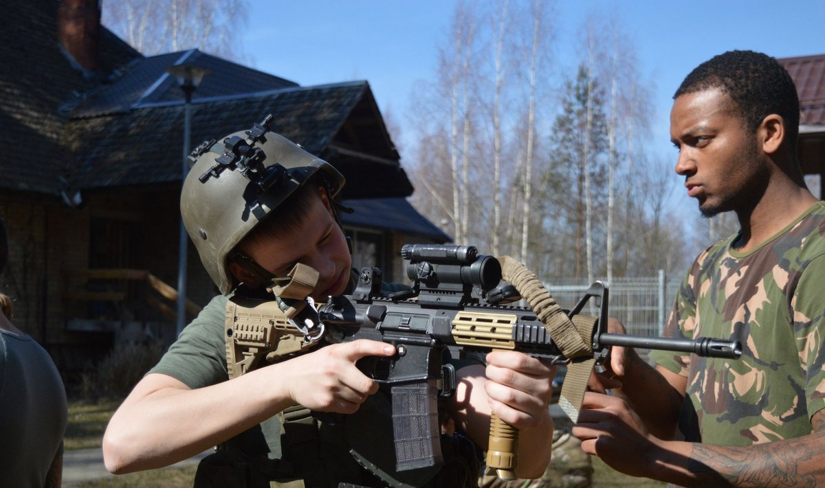 Ignalinos rajone vaikai mokėsi kareiviškų gudrybių iš NATO karių