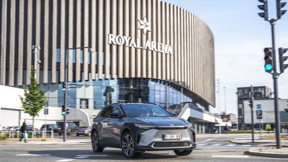 Lietuvoje pradėta visiškai elektrinio „Toyota bZ4X“ prekyba
