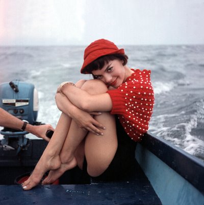 Aktorė Natalie Wood pozuoja laive, 1956 m.