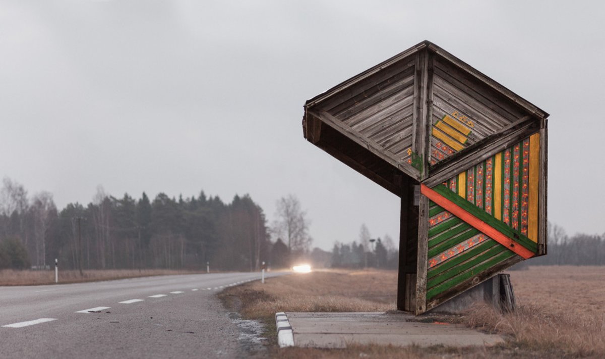 Iš ciklo "Sovietinės autobusų stotelės. Estija
