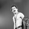 Legendinio atlikėjo Freddie Mercury pianinas aukcione parduotas už 2 mln. eurų