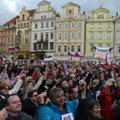 Prahoje tūkstančiai žmonių protestavo prieš vyriausybę
