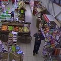 Klaipėdos policija prašo pagalbos: kas vogė sūrius?