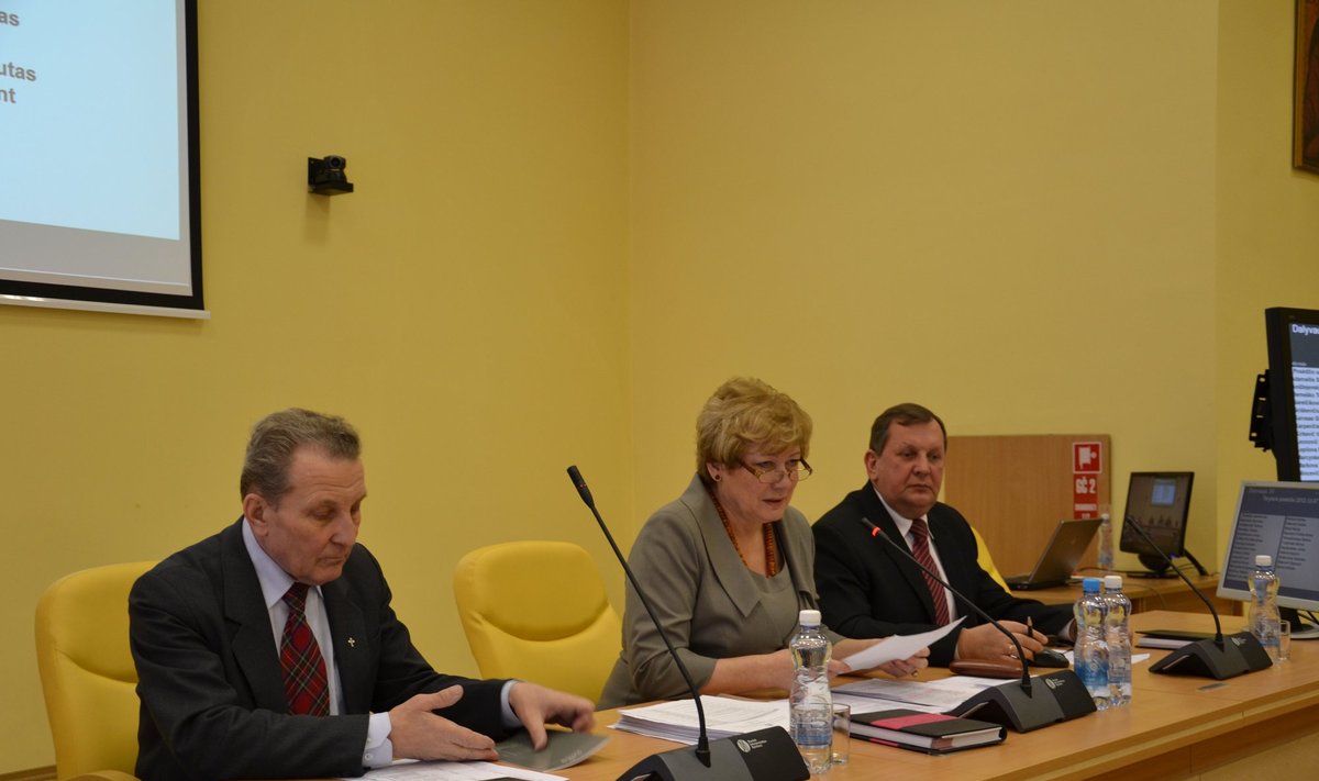 Zaprzysiężenie nowego radnego. Posiedzenie Rady Rejonu Wileńskiego