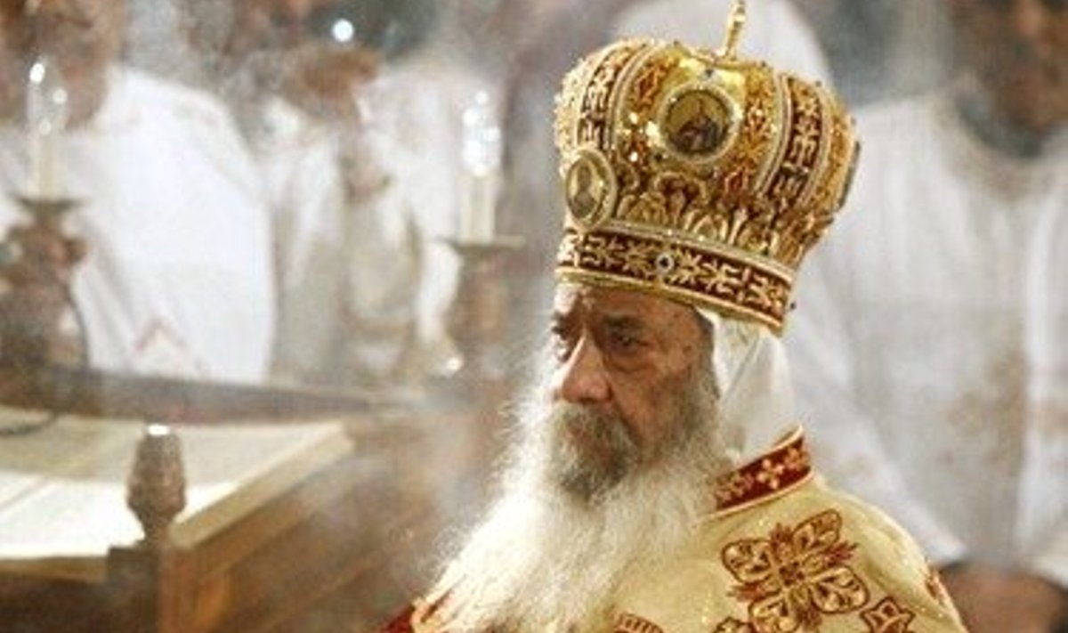 Egipto koptų ortodoksų popiežius Shenouda III atlieka religines apeigas Kaire.