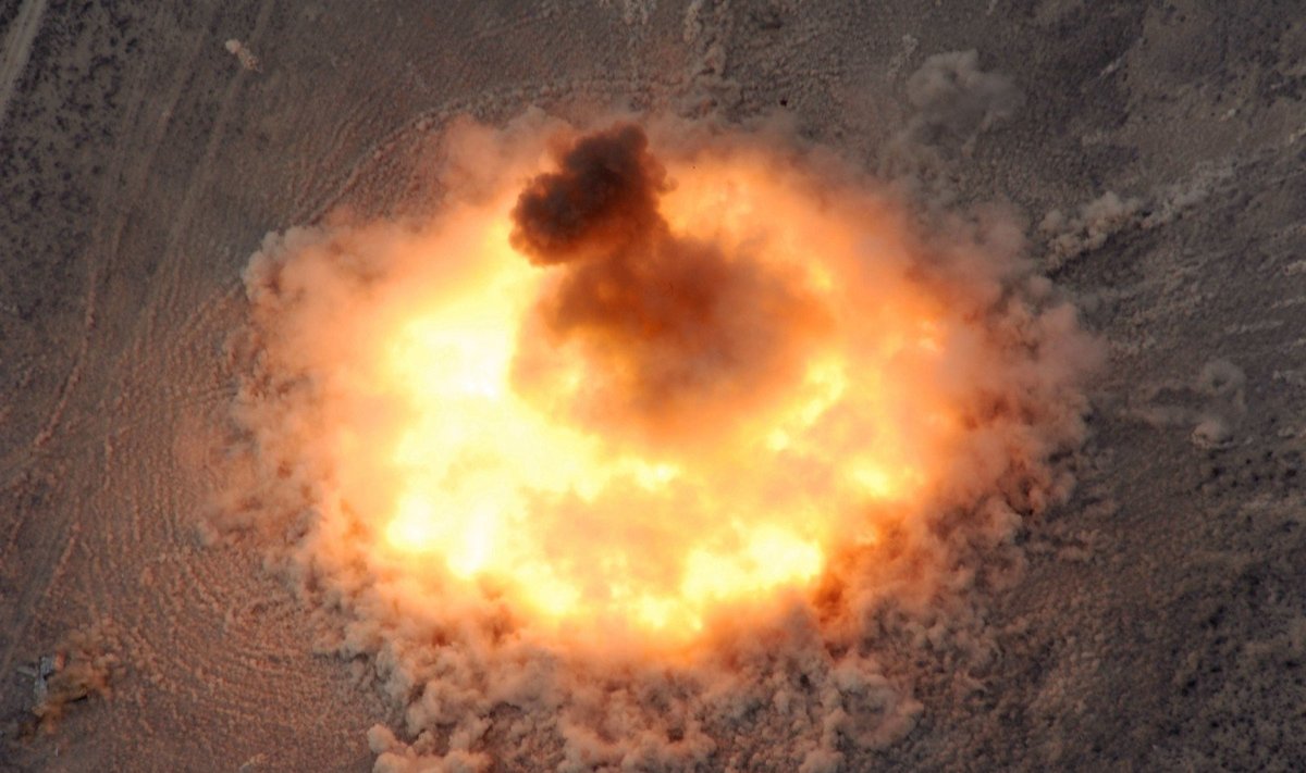 BLU-82 "Daisy Cutter" sprogimas
