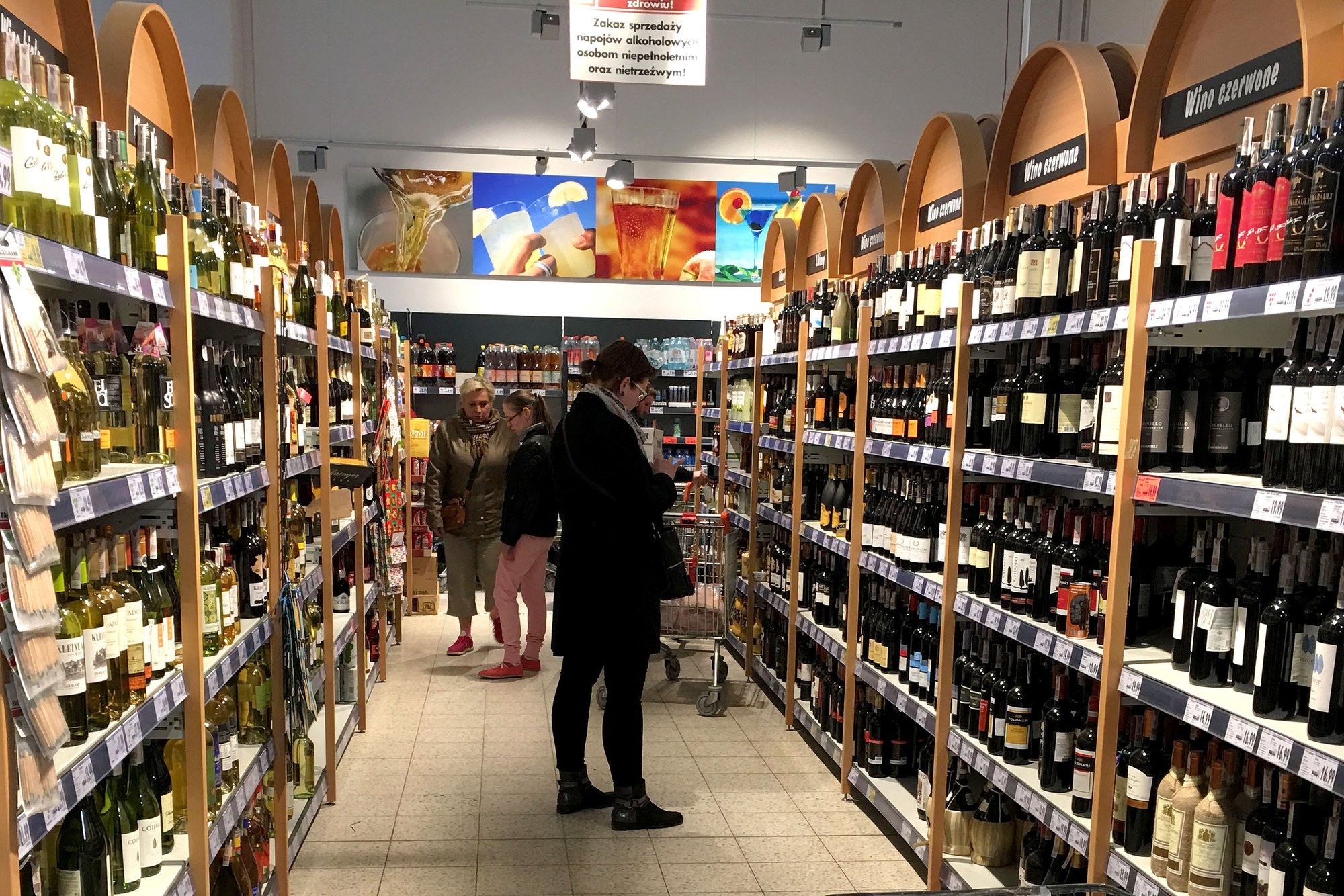 W polskich sklepach Litwini ładują do wózków nie tylko jedzenie