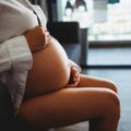 Pasiskiepyti norinčias nėščiąsias gąsdina persileidimais ir imunine sistema, praryjančia vaisių: netikėkite tuo
