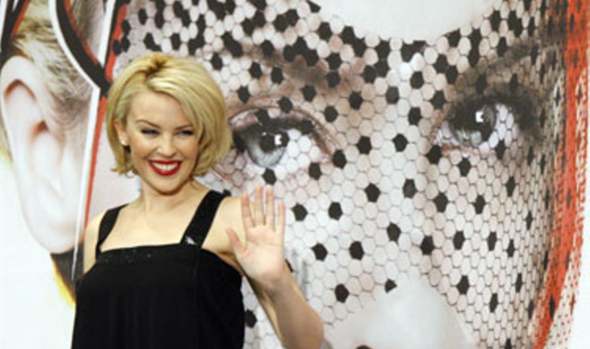 Australų dainininkė Kylie Minogue pristato savo naujausią albumą "X".