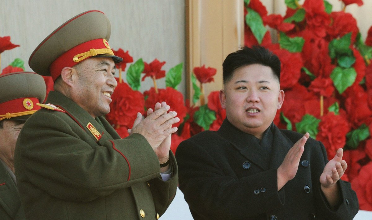 Ri Yong-Ho (Ri Jong Ho) ir Kim Jong Unas (Kim Čen Unas)