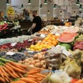 Šviežių daržovių kainos spėriai krinta žemyn – kiek dabar už žalumynus prašo turguje