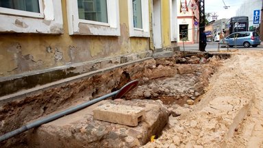 Panevėžyje atrasti senoviniai grindiniai vėl bus užversti žemėmis