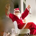 Šventinės staigmenos ugdymo įstaigose: metėsi Kalėdų seneliui – atėjo „boba su barzda“
