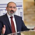 Armėnijoje tūkstančiai žmonių reikalauja premjero atsistatydinimo