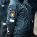 Dėl smurto atvykę policininkai gesino kambaryje vyriškio sukeltą gaisrą – apdegė pareigūnų uniforma ir skydas