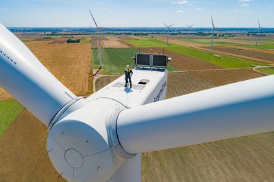 „Ignitis renewables“ prižiūrintys vėjo elektrines